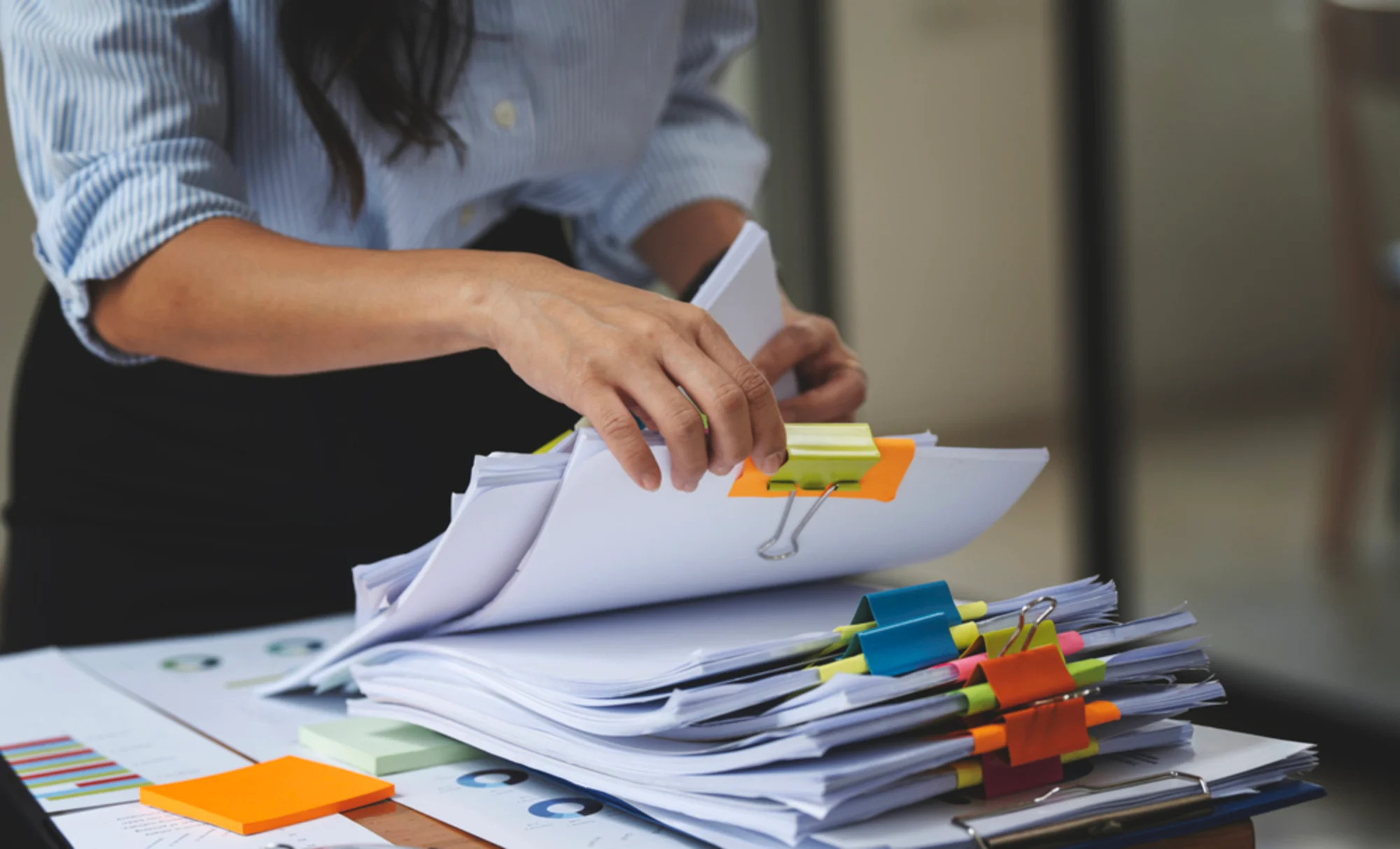 What are the mandatory benefits employers must provide in the Netherlands?